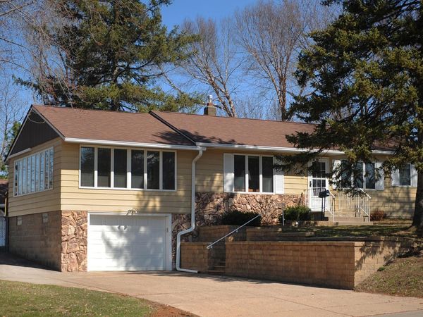 2665 Maryland Avenue E, Maplewood, MN 55119