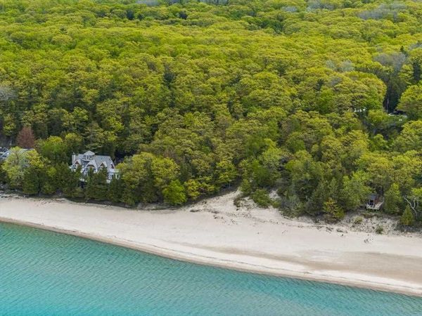 4260 S Lake Shore Drive, Harbor Springs, MI 49740