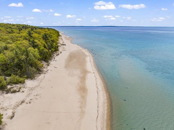 4260 S Lake Shore Drive, Harbor Springs, MI 49740