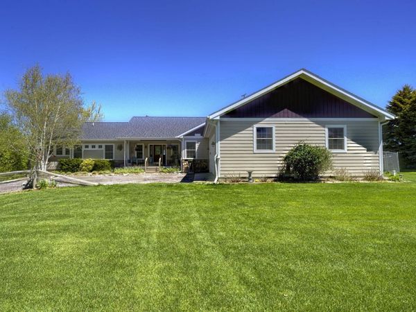 2567 Evergreen Valley Drive N, Suttons Bay, MI 49682