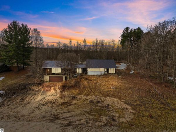 266 Main Street E, Kingsley, MI 49649