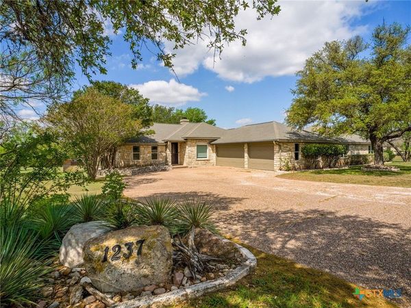 1237 Ridge Harbor Drive , Spicewood, TX 78669