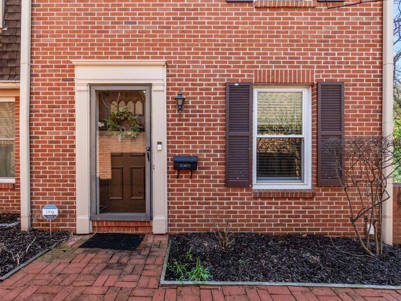 5733 N High Street, Worthington, OH 43085 Photo 2