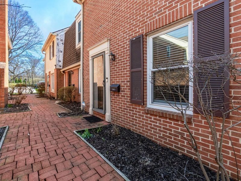 5733 N High Street, Worthington, OH 43085 Photo 3