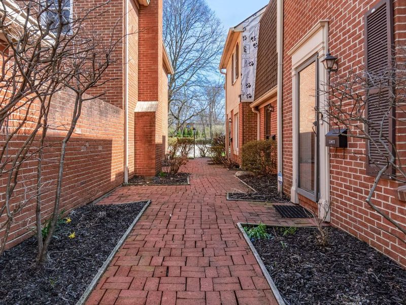 5733 N High Street, Worthington, OH 43085 Photo 4