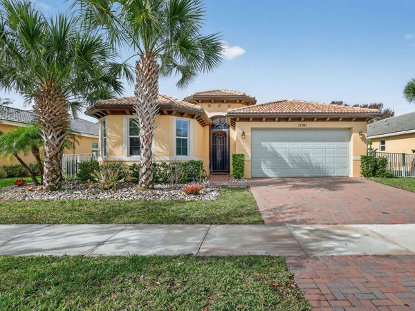 11741 SW Bennington Circle, Port St. Lucie, FL 34987