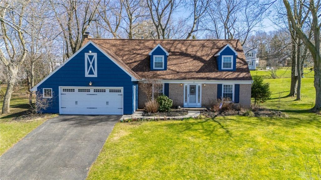 85 Clarkes Crossing, Fairport, NY 14450 Main Photo