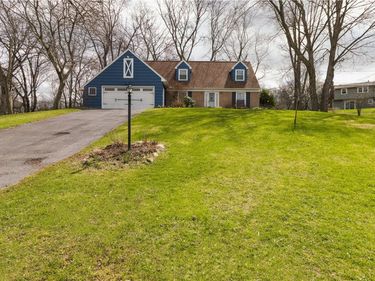 85 Clarkes Crossing, Fairport, NY 14450