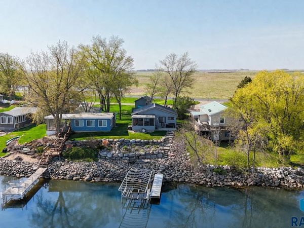 10 S Oakwood Shoreline Dr, Bruce, SD 57220