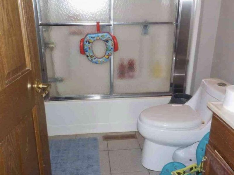 35 Valley View Drive NE, Newark, OH 43055 Photo 5