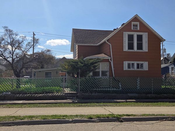 2533 Elm Street, Dubuque, IA 52001