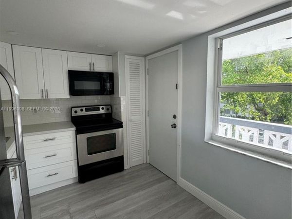 1398 NE 191st St, Unit C305, Miami, FL 33179