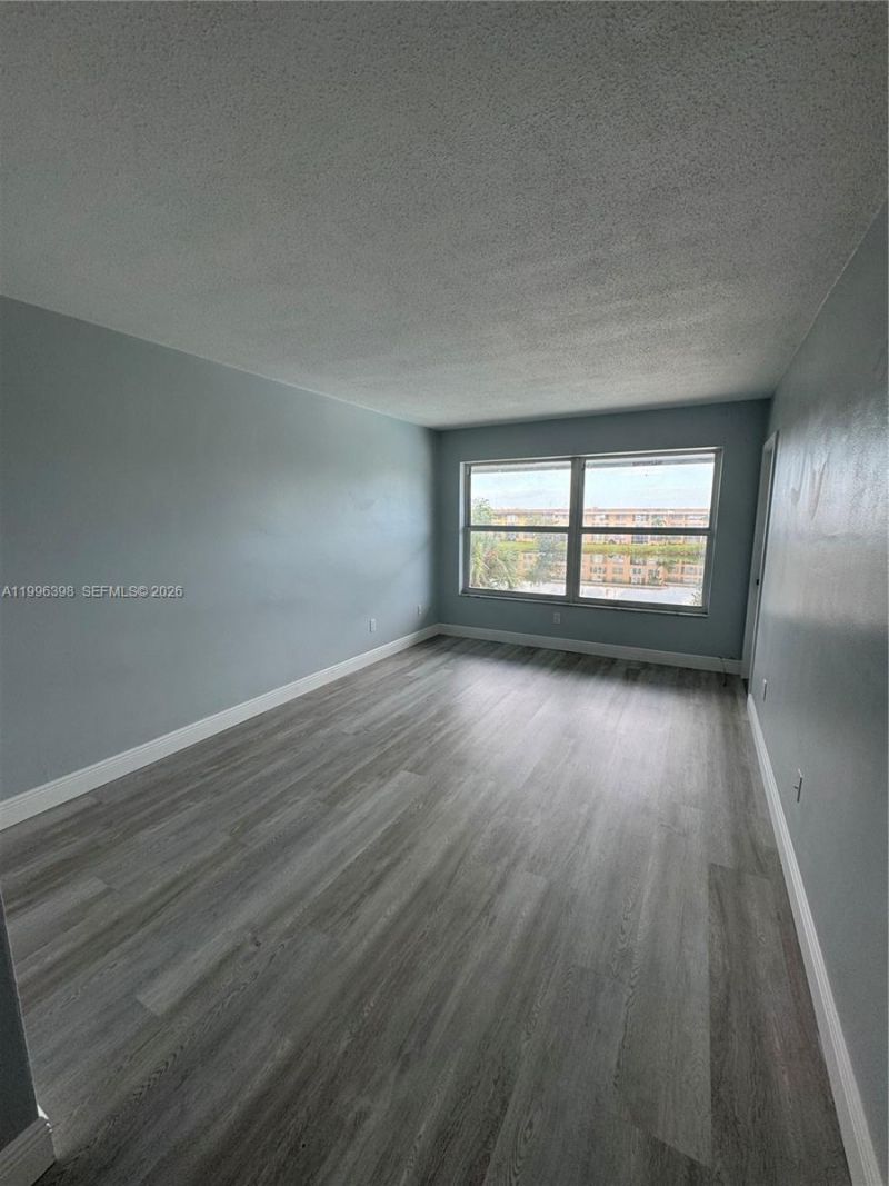 1398 NE 191st St, Unit C305, Miami, FL 33179 Photo
