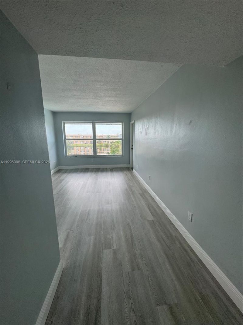 1398 NE 191st St, Unit C305, Miami, FL 33179 Photo
