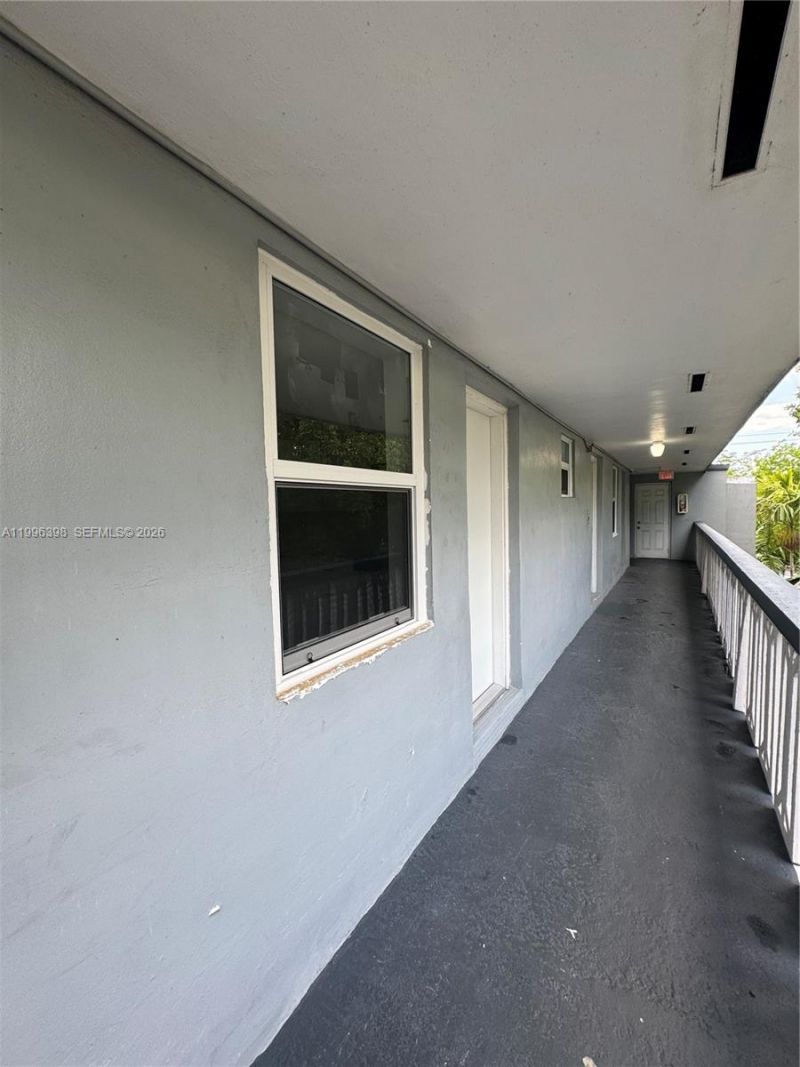 1398 NE 191st St, Unit C305, Miami, FL 33179 Photo