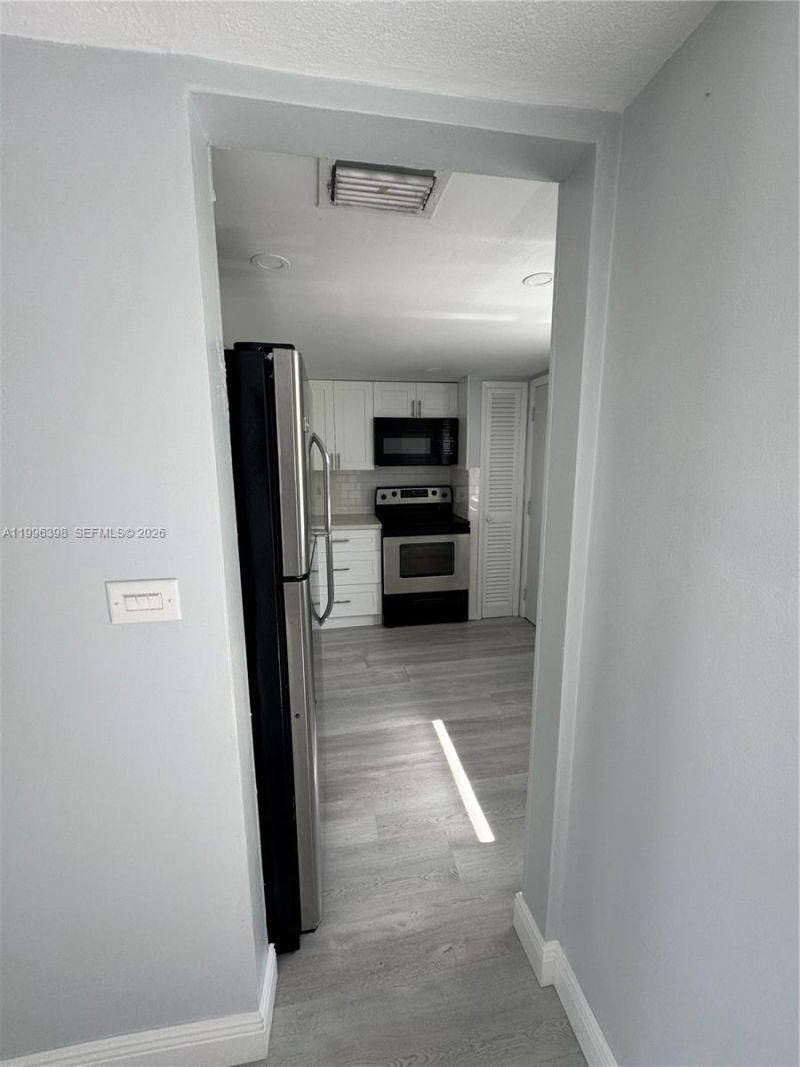 1398 NE 191st St, Unit C305, Miami, FL 33179 Photo