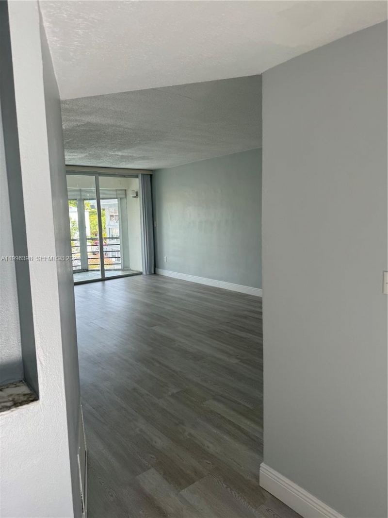 1398 NE 191st St, Unit C305, Miami, FL 33179 Photo