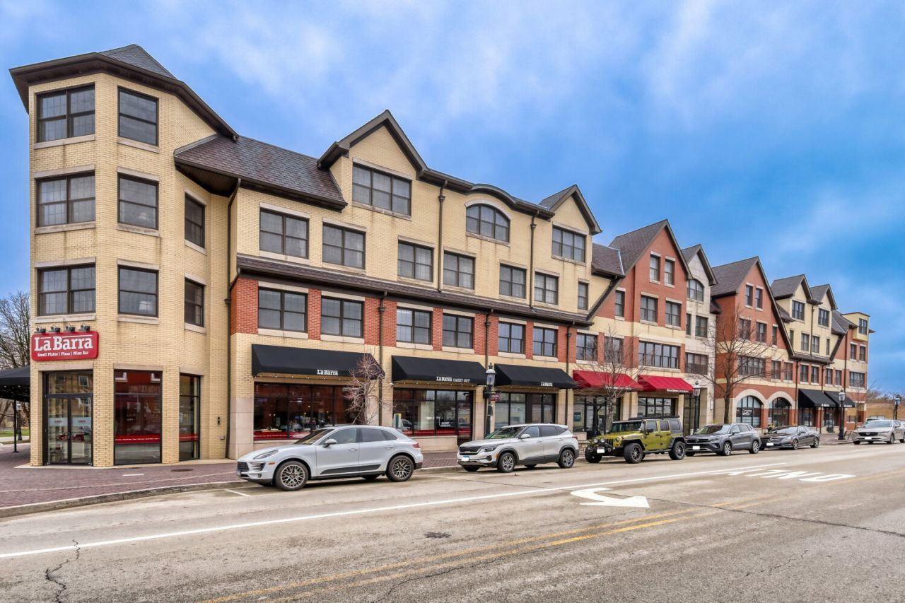 10 E Burlington Street, Unit 3B, Riverside, IL 60546 Main Photo