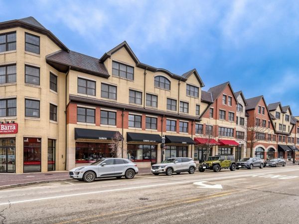 10 E Burlington Street, Unit 3B, Riverside, IL 60546