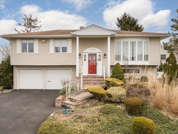 2959 Clubhouse Road , Merrick, NY 11566