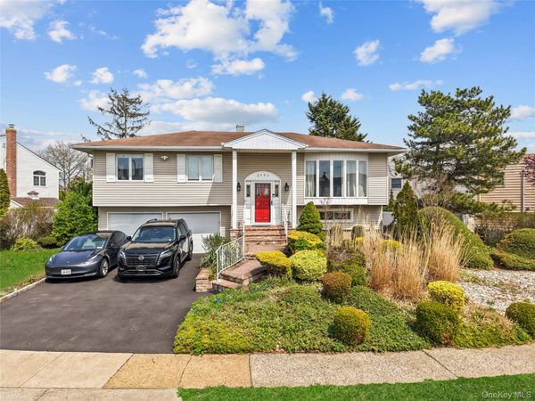 2959 Clubhouse Road, Merrick, NY 11566