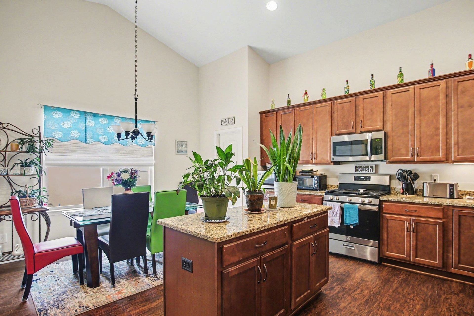 605 Queen Palm Ct.  Photo 10