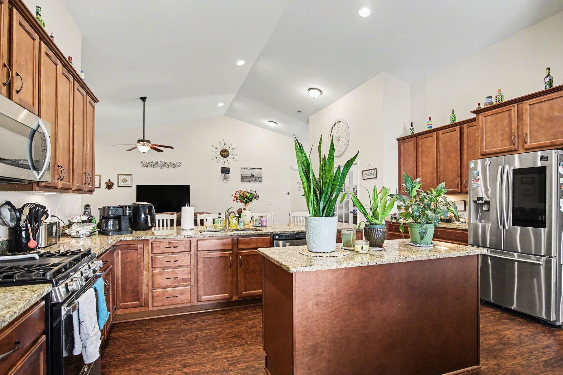 605 Queen Palm Ct.  Photo 11