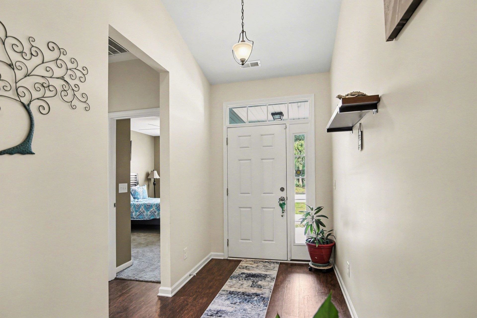 605 Queen Palm Ct.  Photo 4