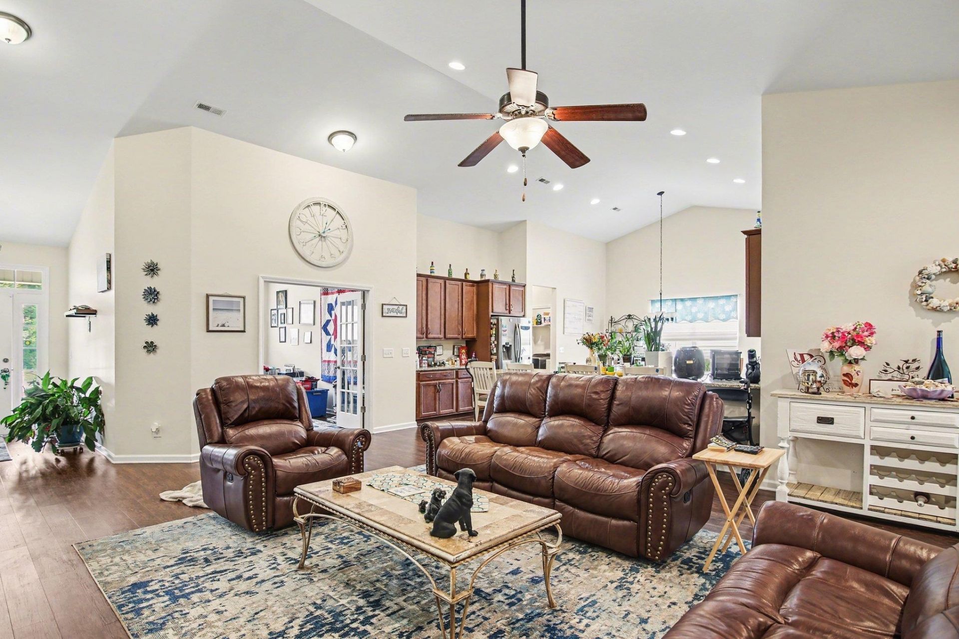 605 Queen Palm Ct.  Photo 6