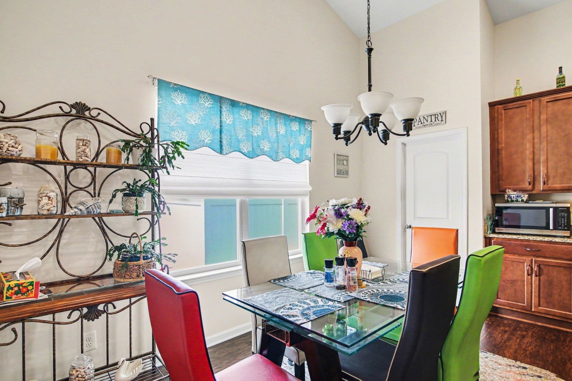 605 Queen Palm Ct.  Photo 8