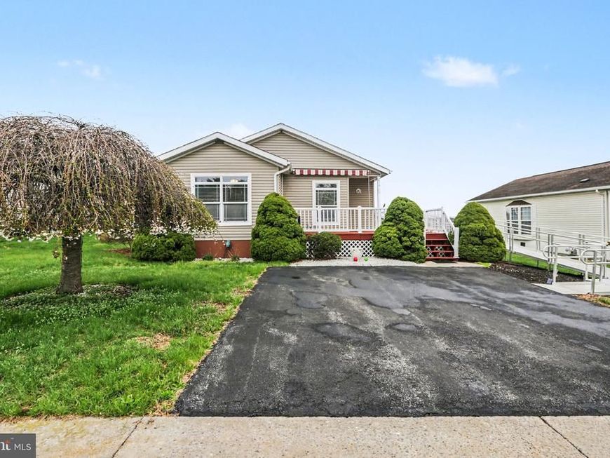 121 Oriole Drive, Carlisle, PA 17013 Main Photo