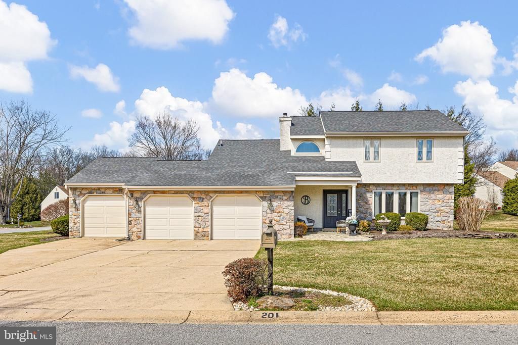 201 Hazel Ridge Drive, Wilmington, DE 19810 Main Photo