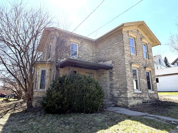 307 W Cady St, Watertown, WI 53094