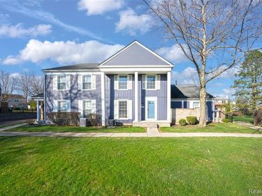 23527 Stonehenge Boulevard, Novi, MI 48375