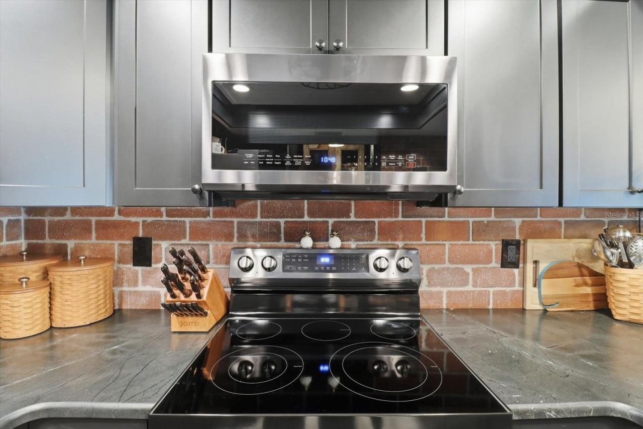 1637 SE Paradise Circle , Unit 204, Crystal River, FL 34429 Photo