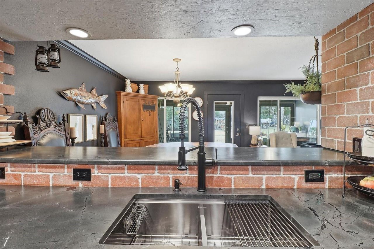 1637 SE Paradise Circle , Unit 204, Crystal River, FL 34429 Photo