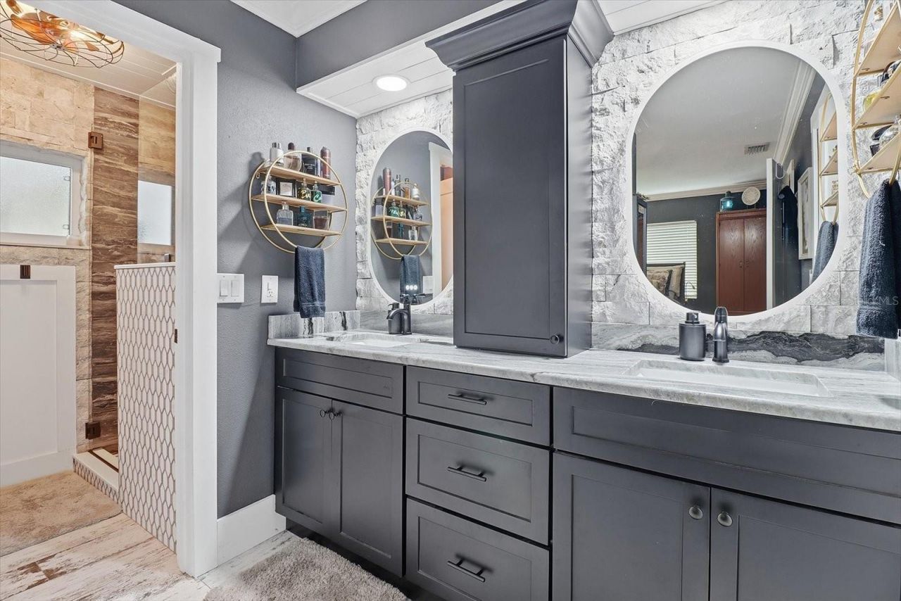 1637 SE Paradise Circle , Unit 204, Crystal River, FL 34429 Photo