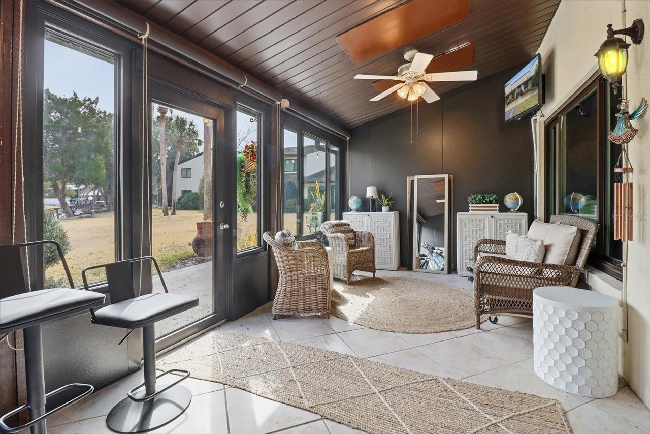 1637 SE Paradise Circle , Unit 204, Crystal River, FL 34429 Photo