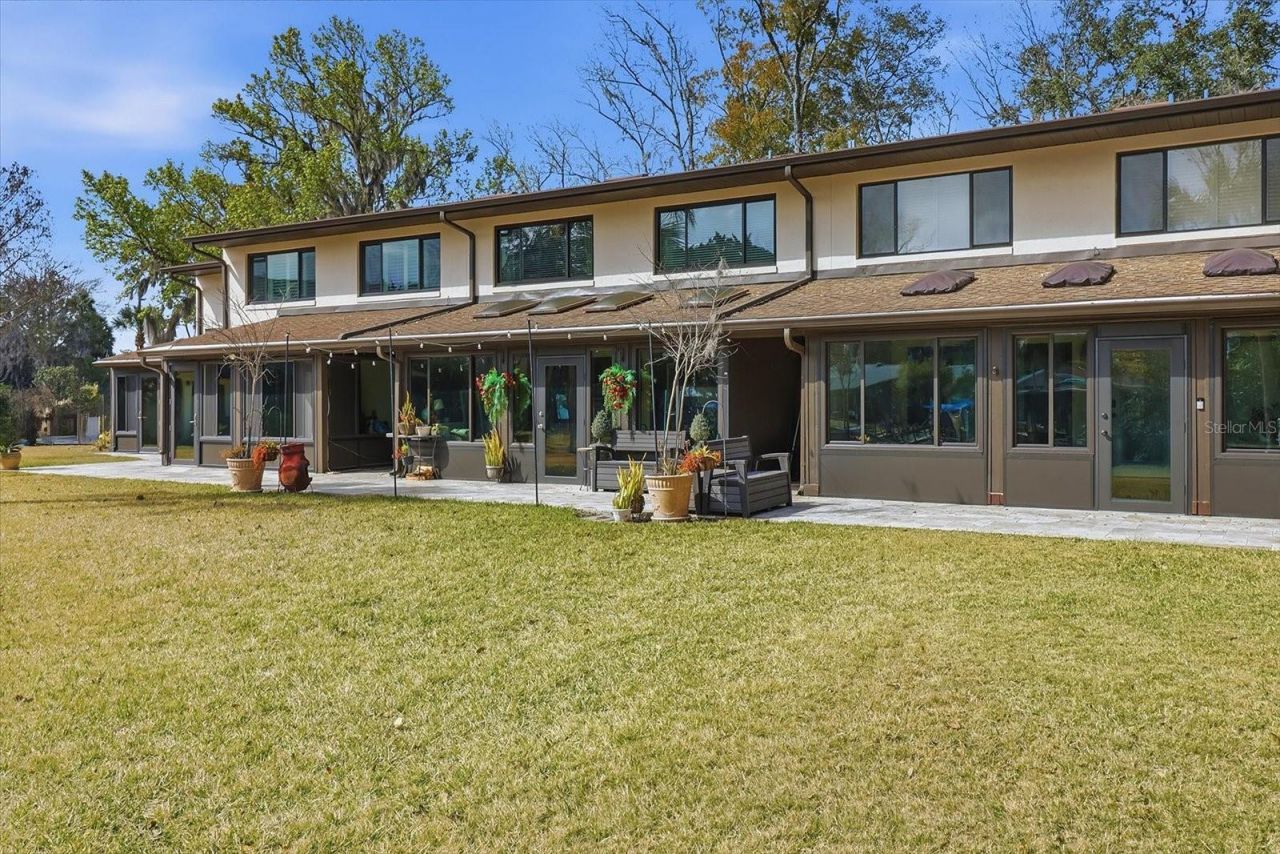 1637 SE Paradise Circle , Unit 204, Crystal River, FL 34429 Photo