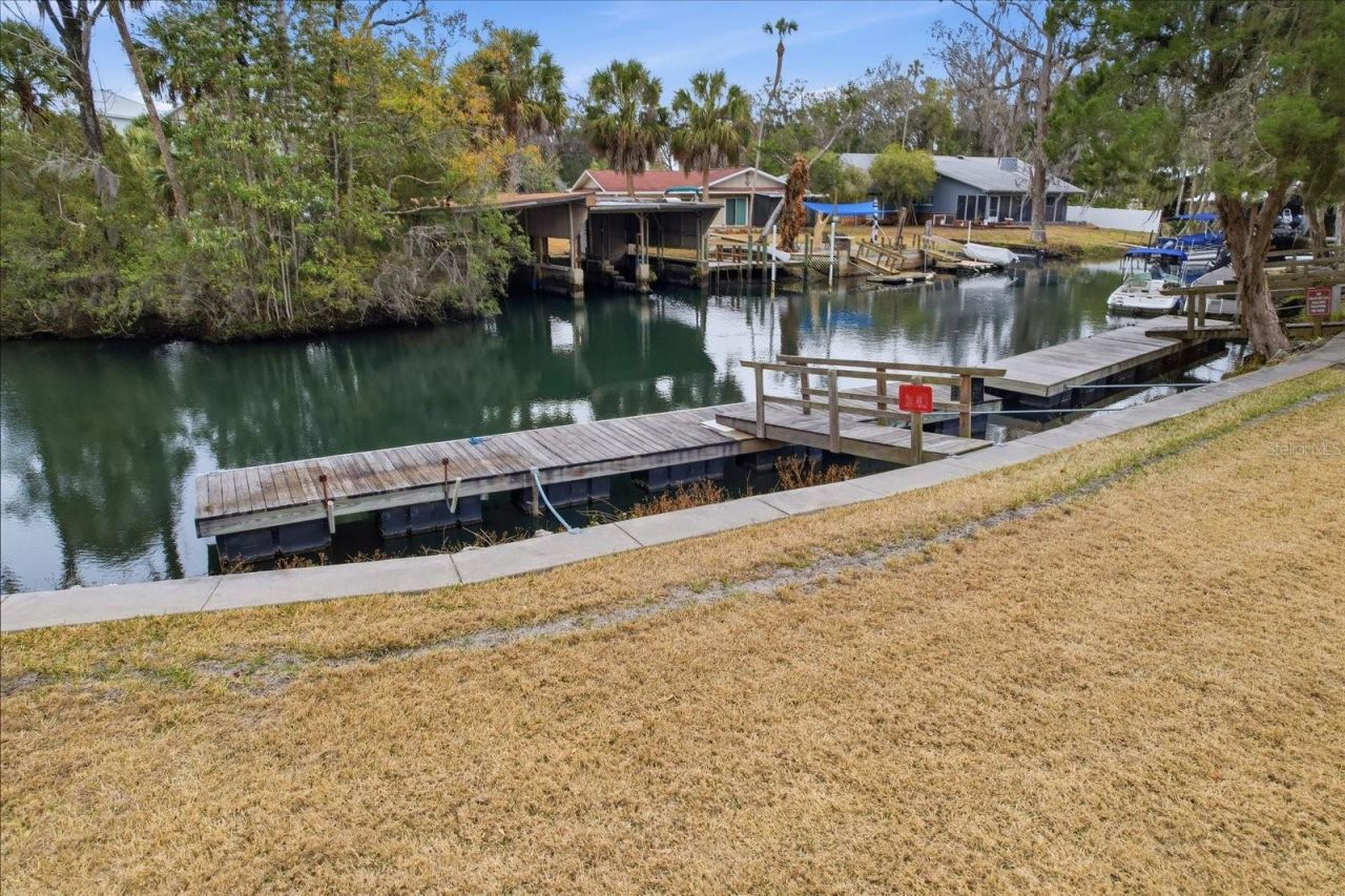 1637 SE Paradise Circle , Unit 204, Crystal River, FL 34429 Photo