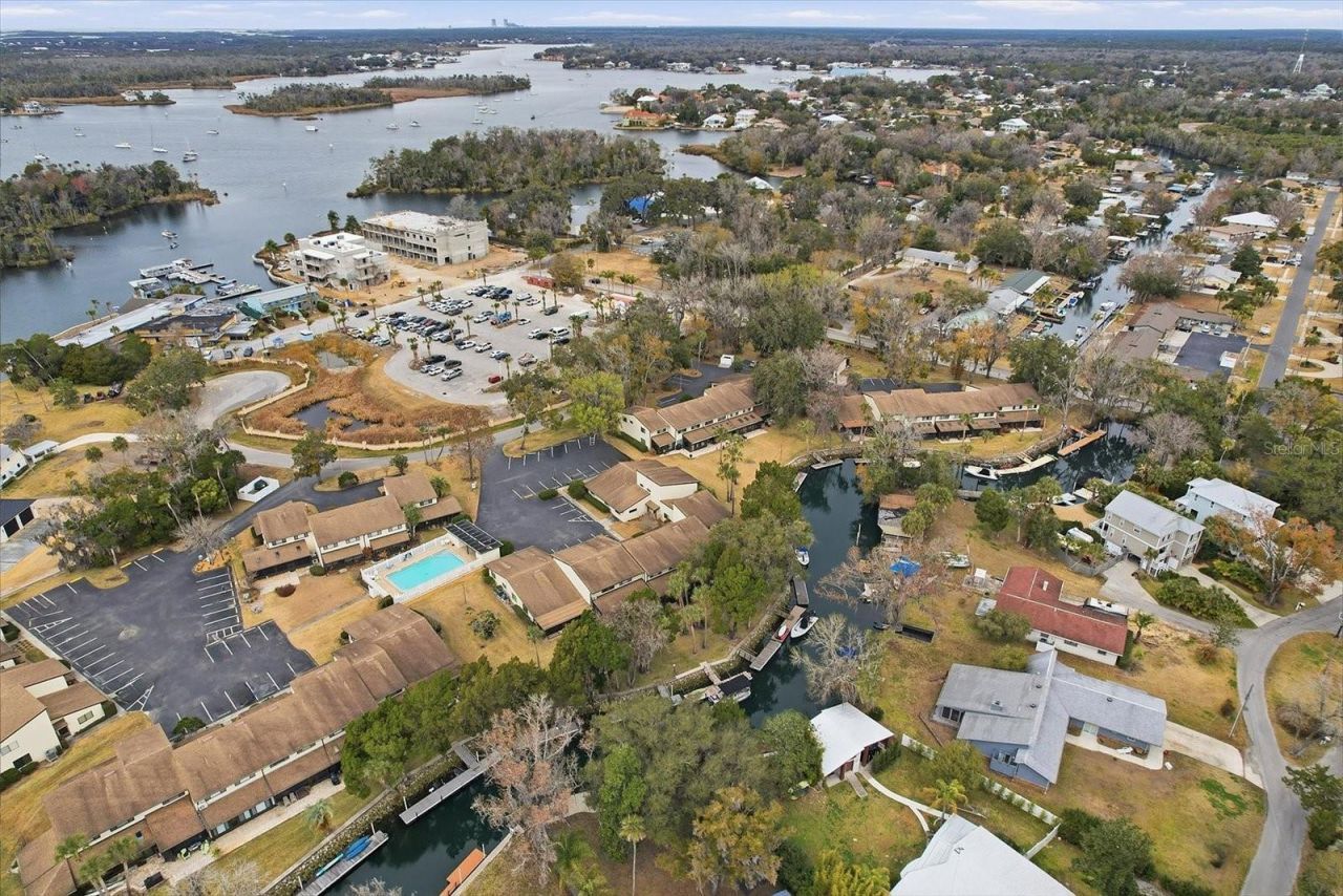 1637 SE Paradise Circle , Unit 204, Crystal River, FL 34429 Photo