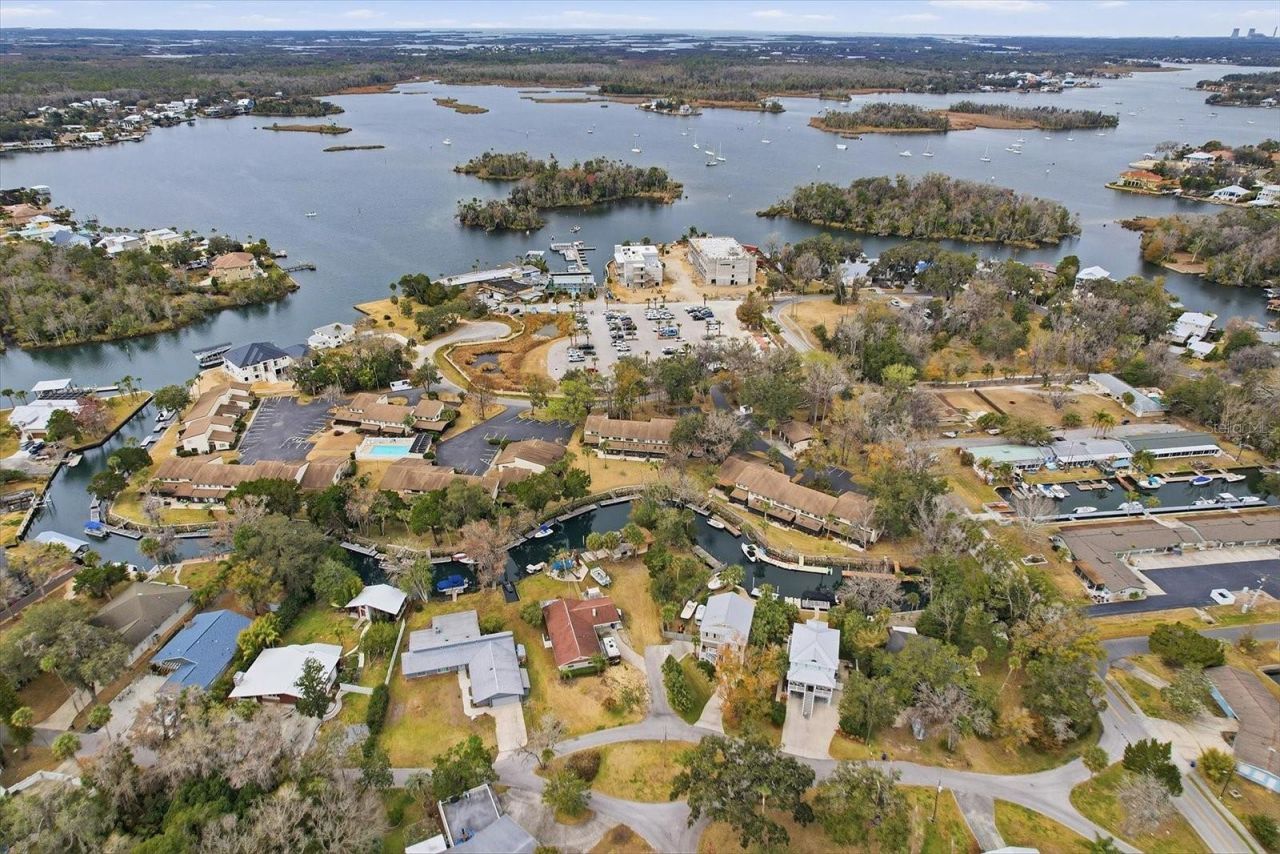 1637 SE Paradise Circle , Unit 204, Crystal River, FL 34429 Photo