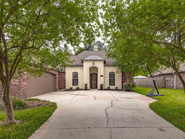 14160 Twelve Oaks Dr, Walker, LA 70785