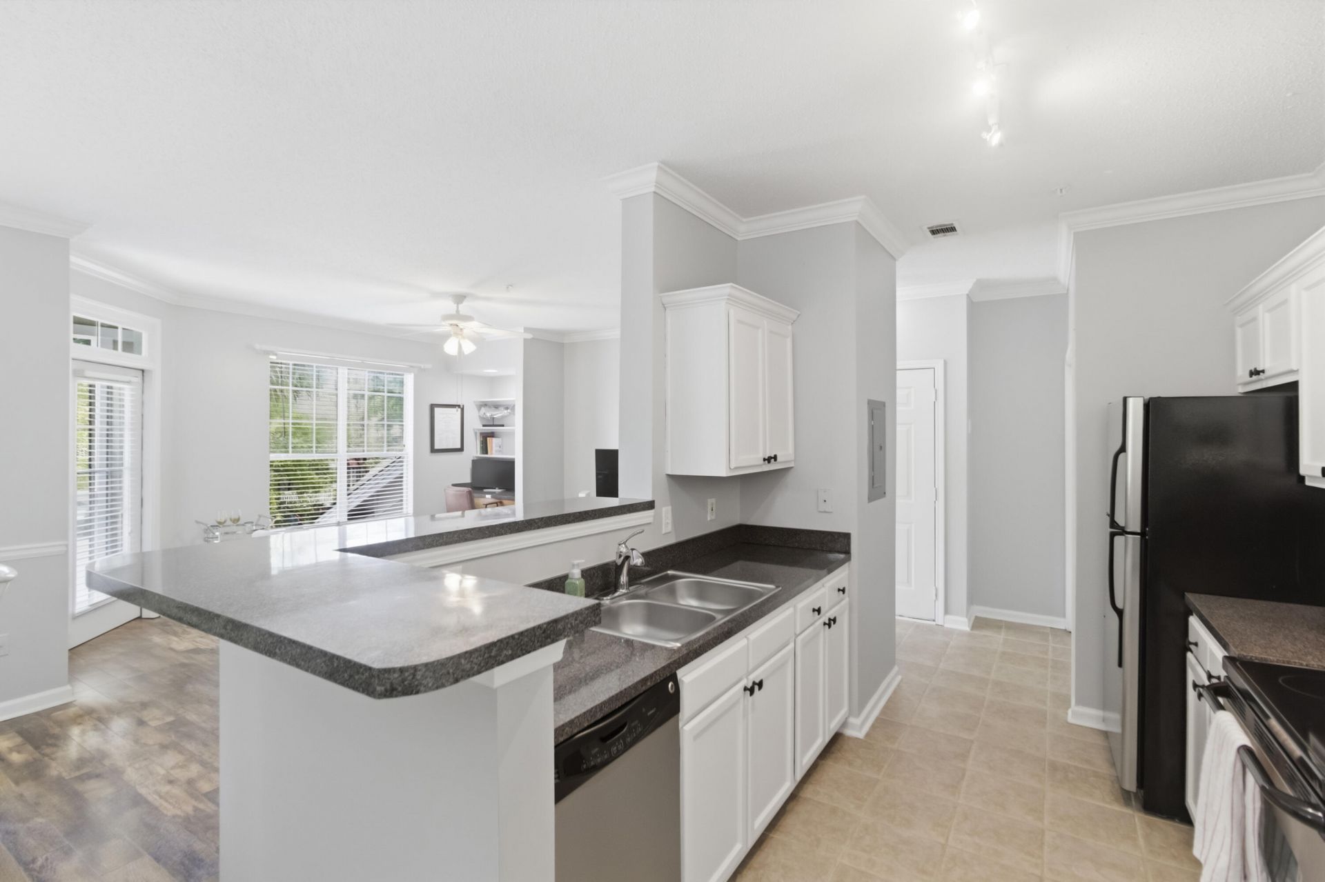 45 Sycamore Avenue Photo 10