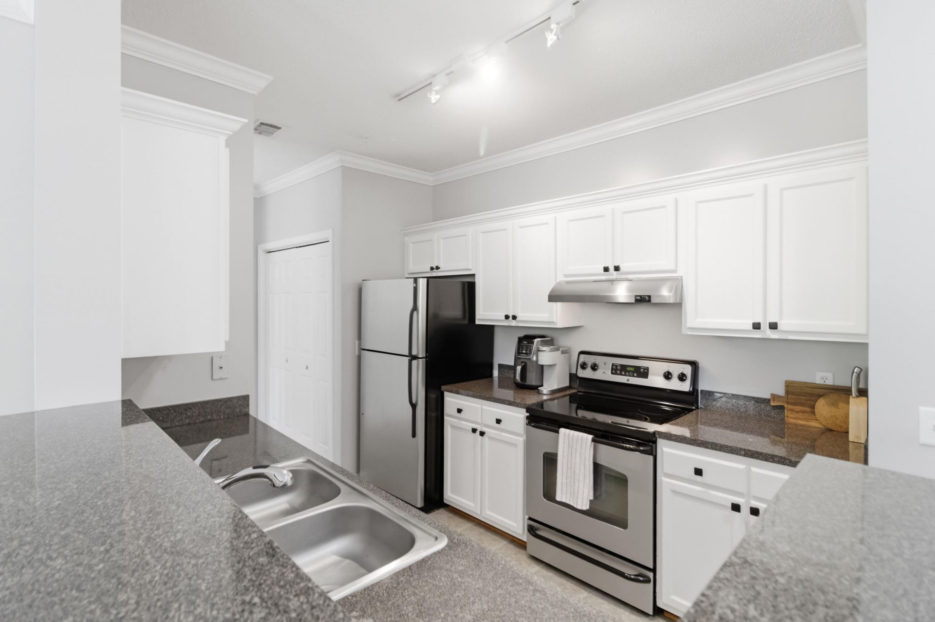 45 Sycamore Avenue Photo 8