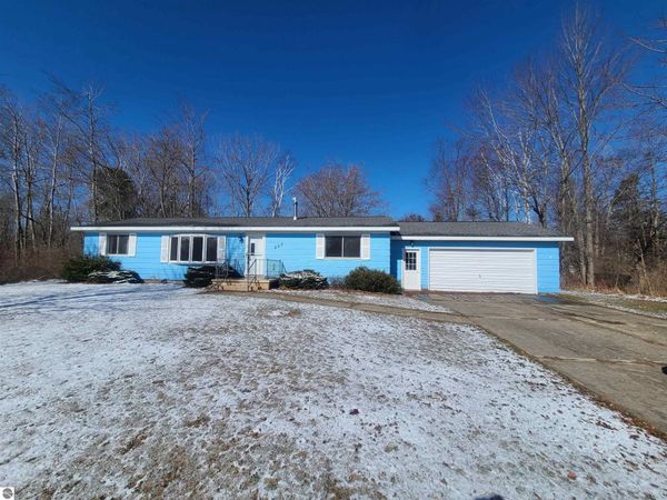 225 7th Street N, Harrisville, MI 48740