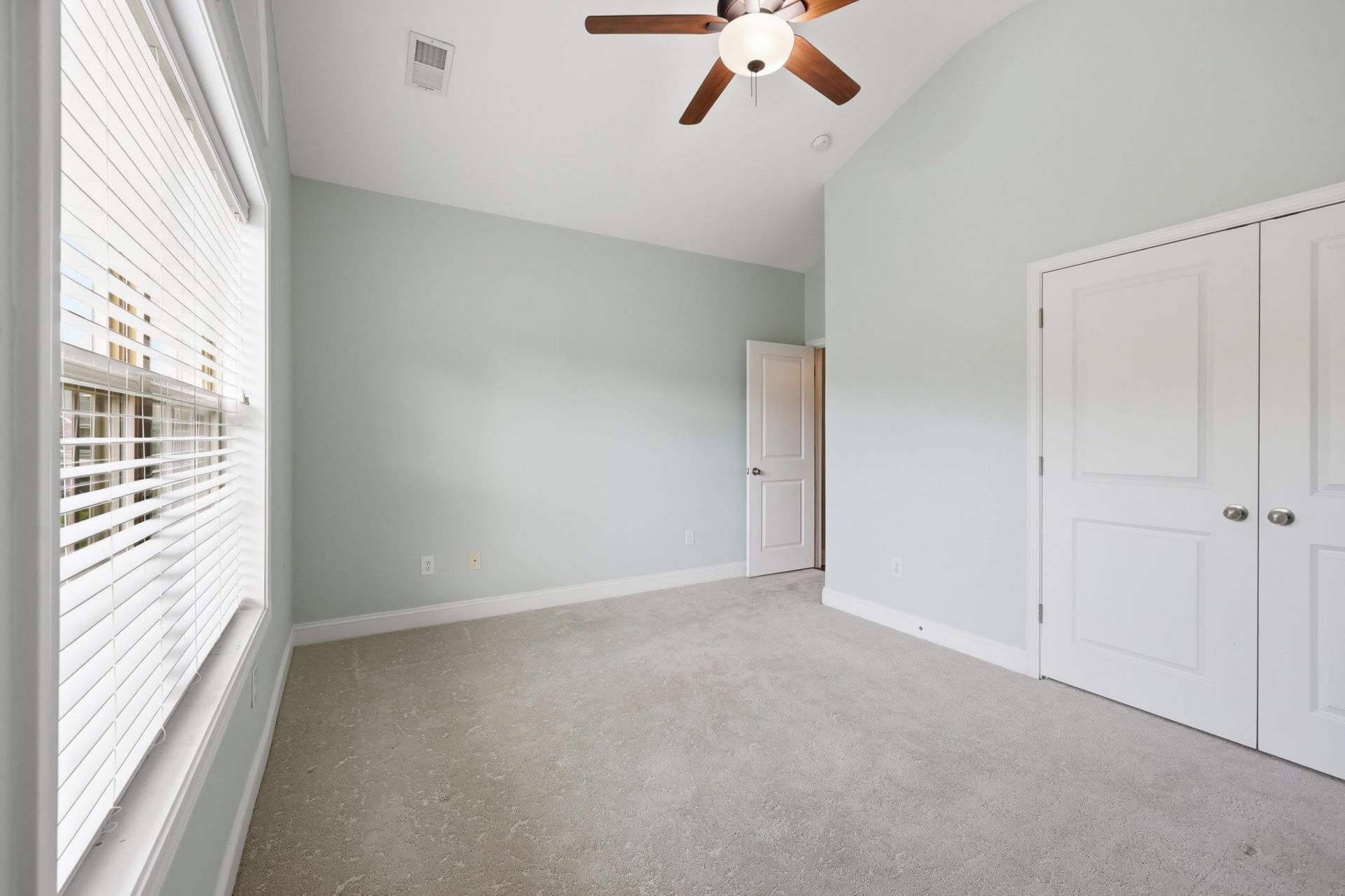 162 Summerlight Dr.  Photo 8