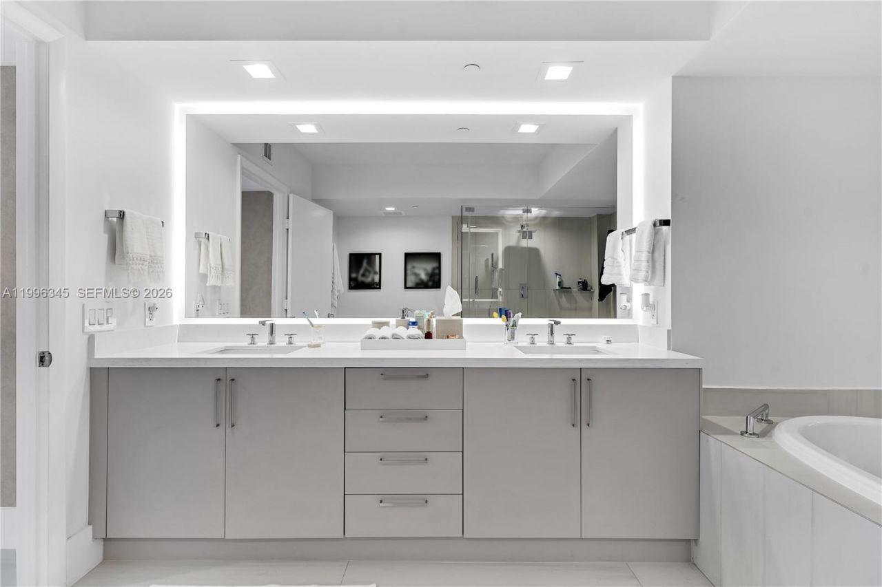 1830 S Ocean Dr, Unit 1501, Hallandale Beach, FL 33009 Photo