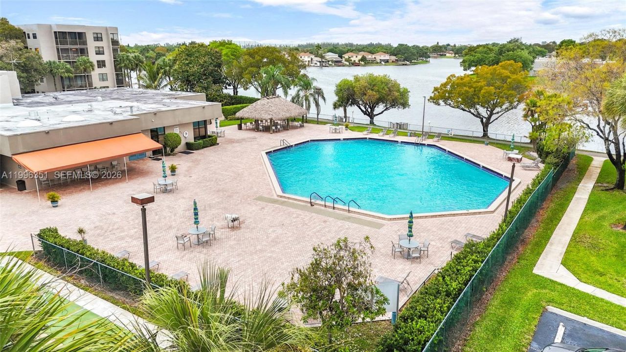 1101 Colony Point Cir , Unit 301, Pembroke Pines, FL 33026 Photo