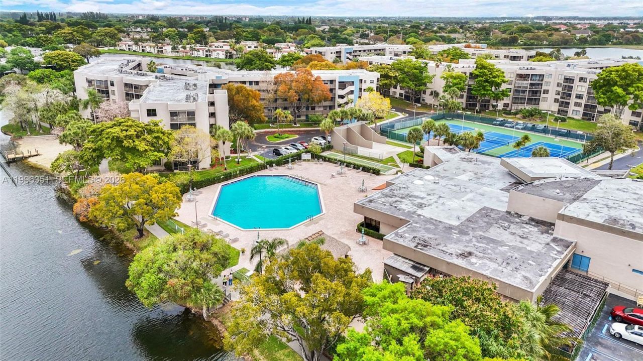 1101 Colony Point Cir , Unit 301, Pembroke Pines, FL 33026 Photo